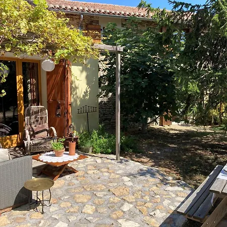 In Saint-jean With Terrace Frontenay-sur-Dive